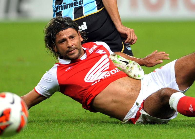 Gerardo Bedoya red card